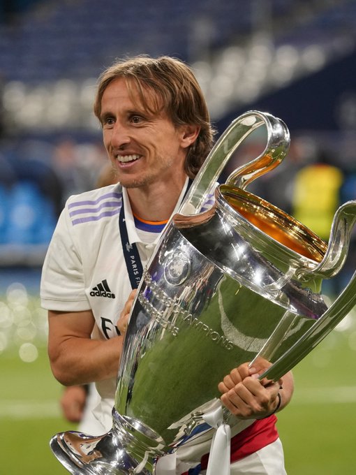 大谷翔平在 2023 年对阵捷克队后的致敬举动，让其个人形象在欧洲迅速走红